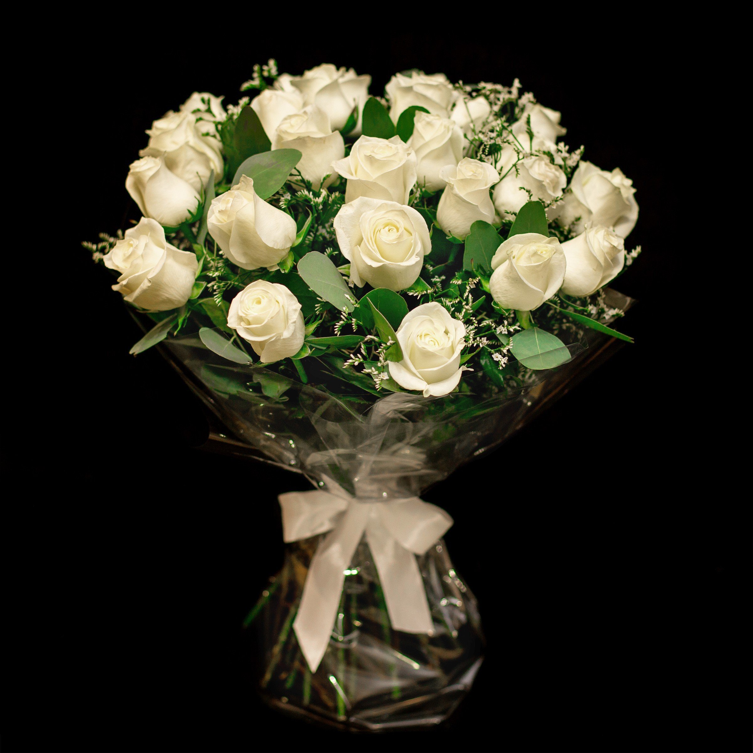 Сон белые розы букет. Букет белых роз. Красивый белый букет. Букет из белых роз. Красивый букет белых роз.