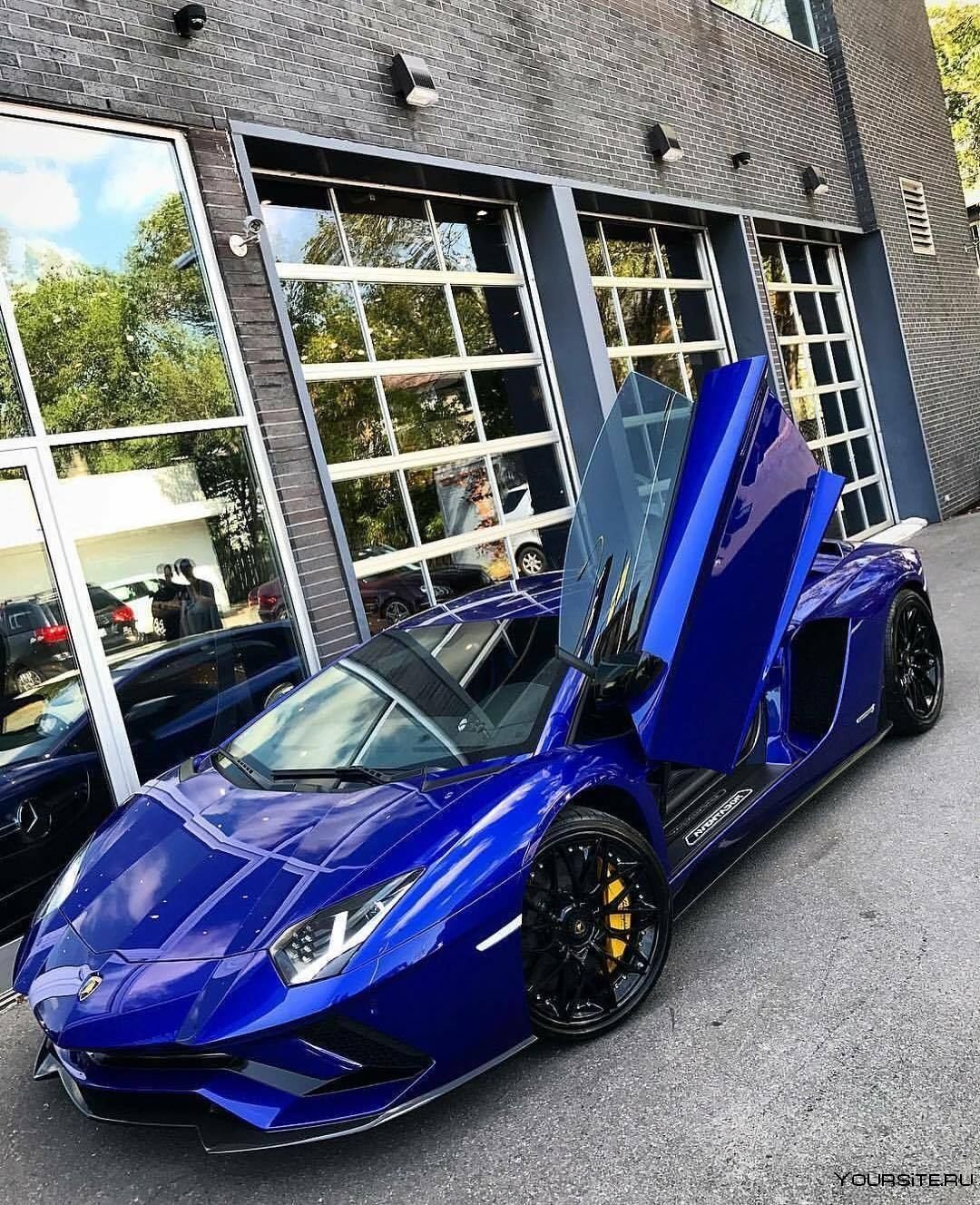 Покажи синие машины. Lamborghini Aventador lp700 синий. Lamborghini Aventador lp700 голубой. Ламборджини Авендатор. Lamborghini Aventador lp700-4 Blue.