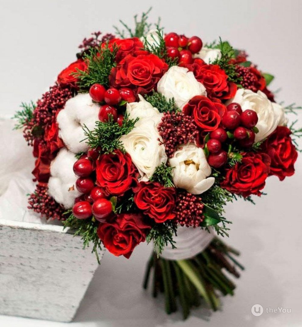 Букет невесты из красных роз и белых фрезий