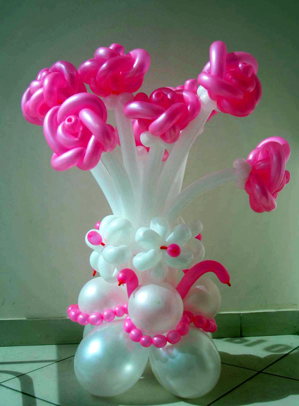 Подарок из воздушных шаров на день рождения