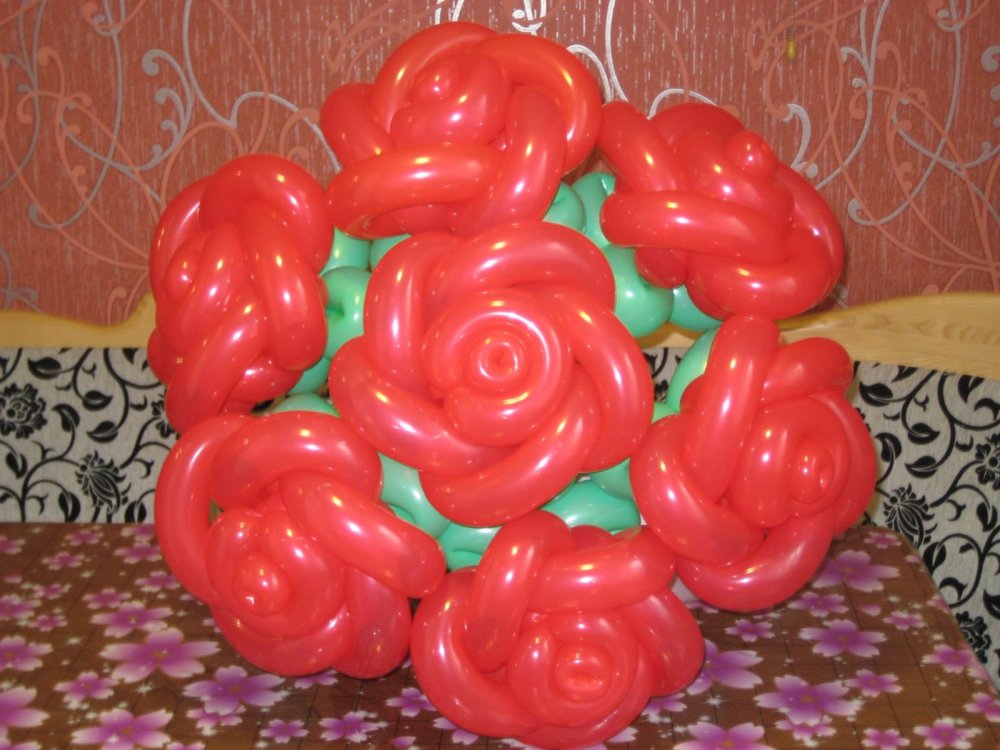 Букет роз из воздушных шаров