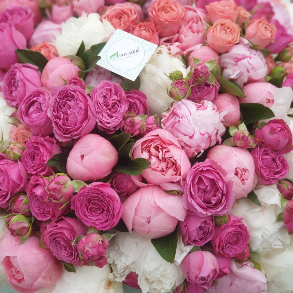 Букет кустовых пионовидных роз