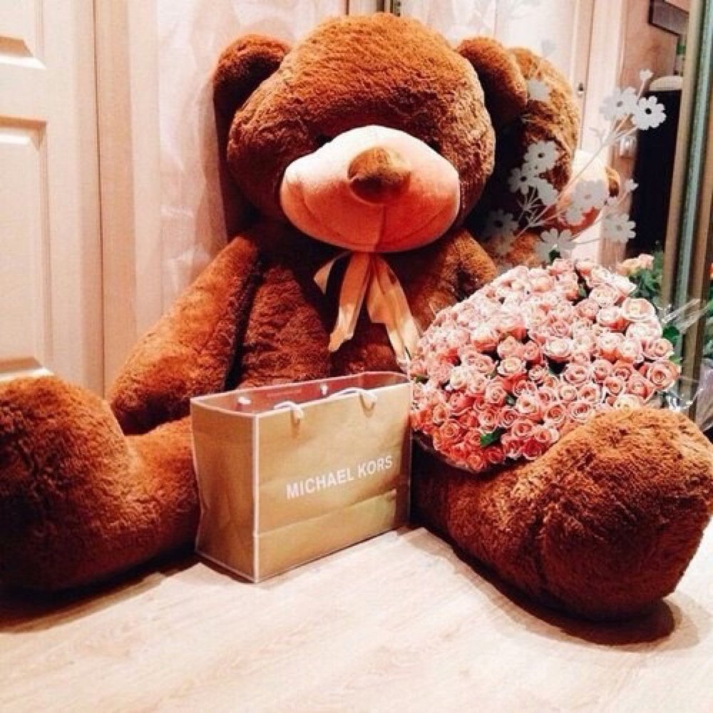 Подарок девушке медведь и цветы