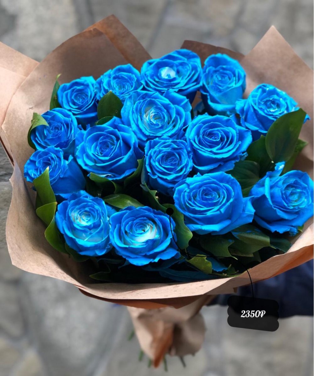 Сборный букет с синими розами