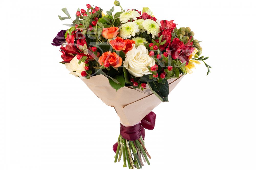 Букет с розами хризантемами Гиперикум альстромерия