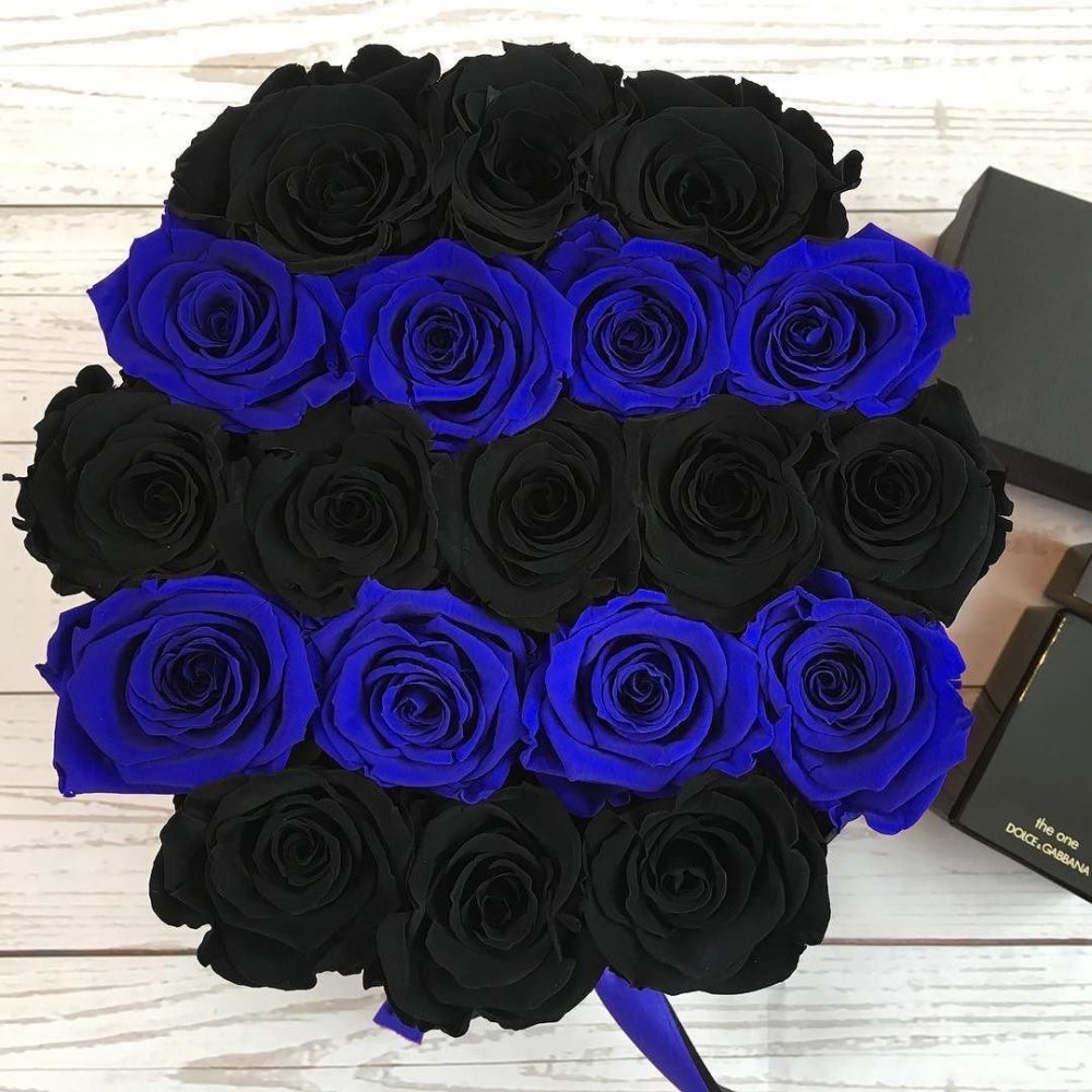 Черные и синие розы букет