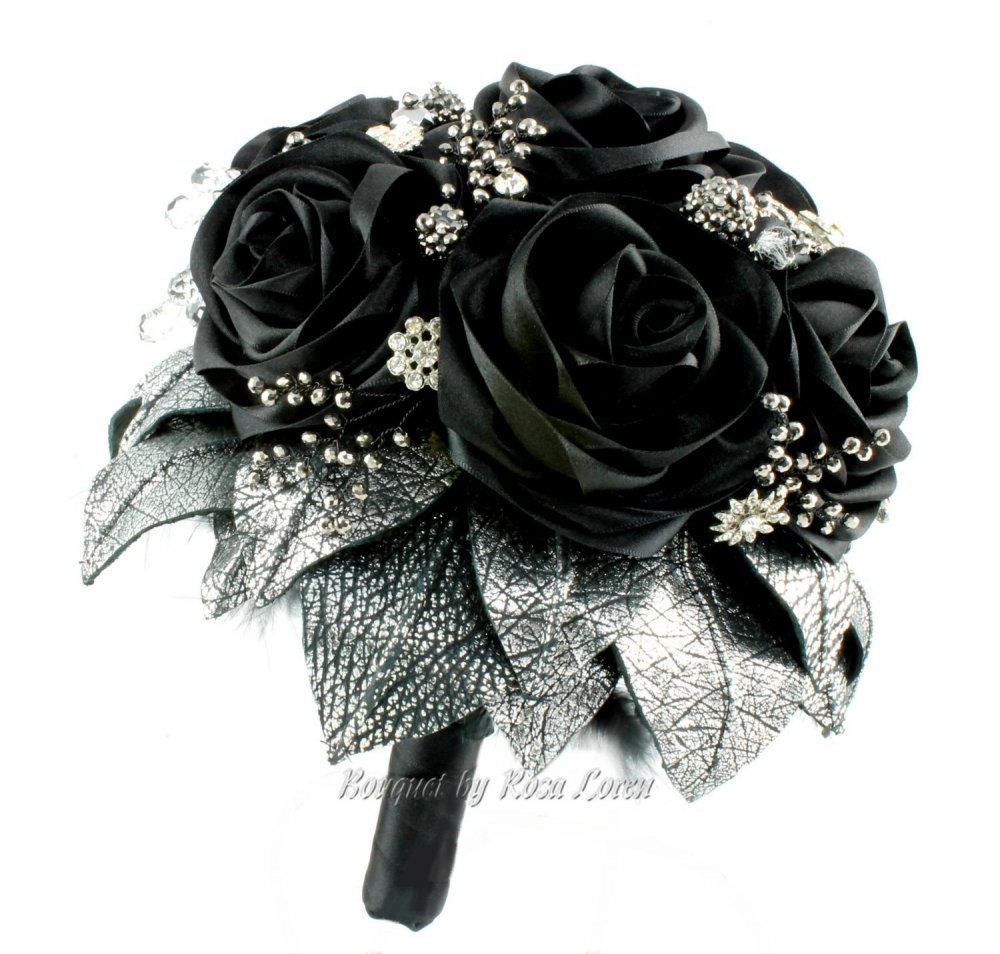 Свадебный букет из черных роз