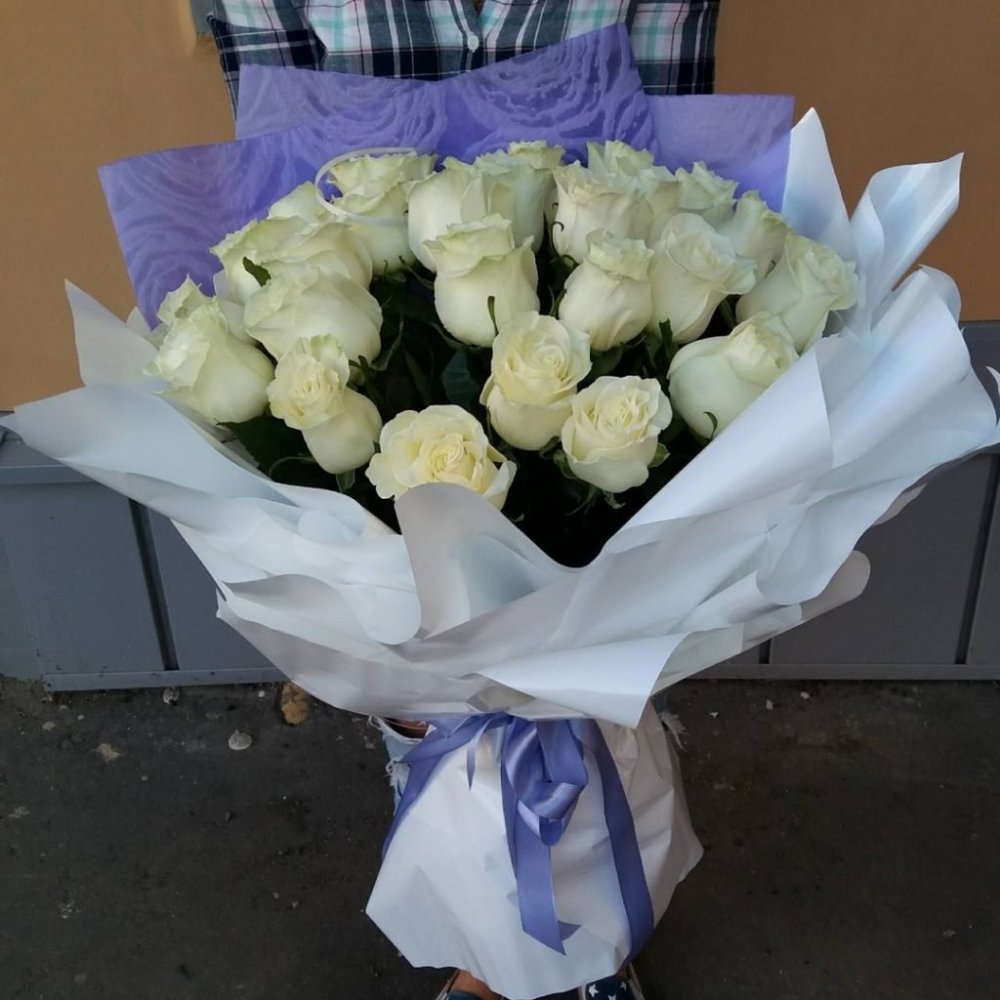 Букет белых голландских роз