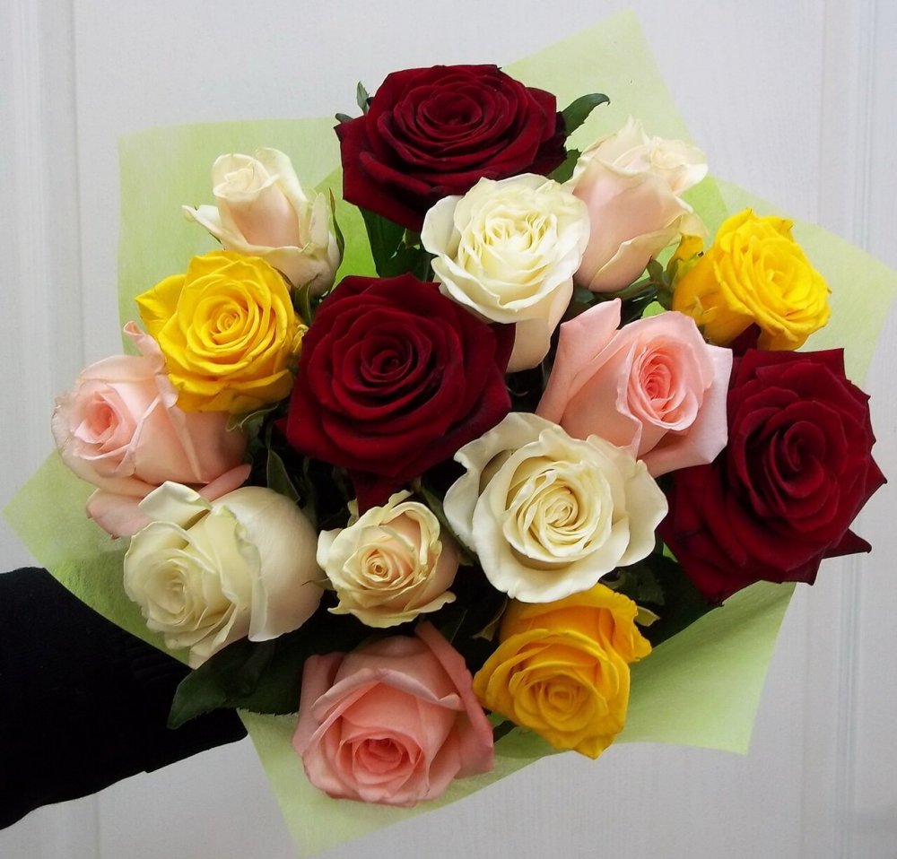 Букеты цветов из разноцветных роз