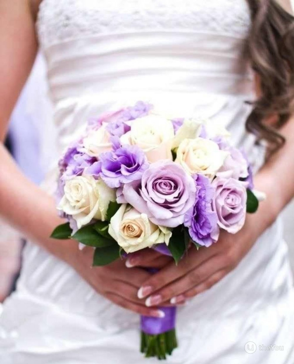 Лиловый свадебный букет невесты