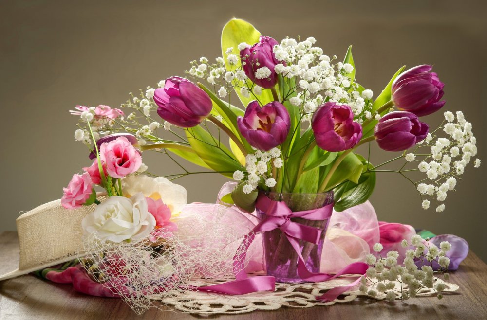 Букет весенних цветов для женщины
