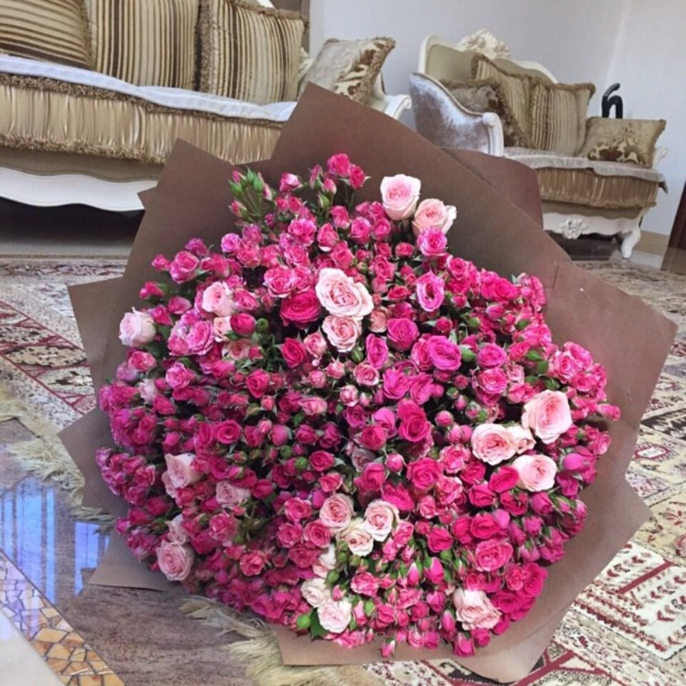 Букет из роз на свадебный стол