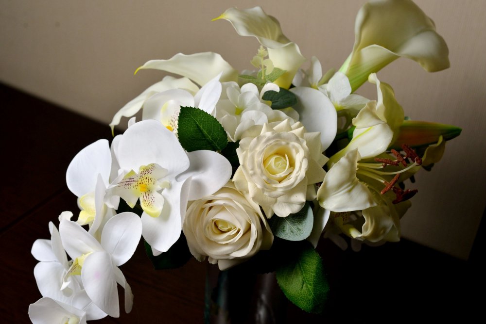 Букет каллы лилии белые розы