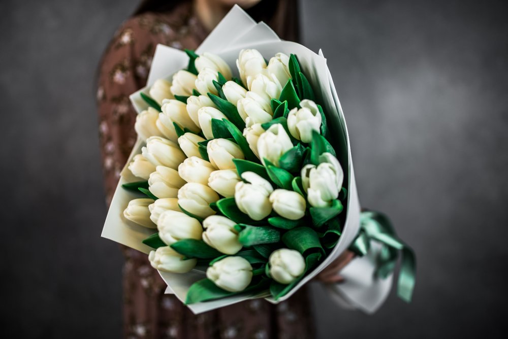 35 Белых тюльпанов