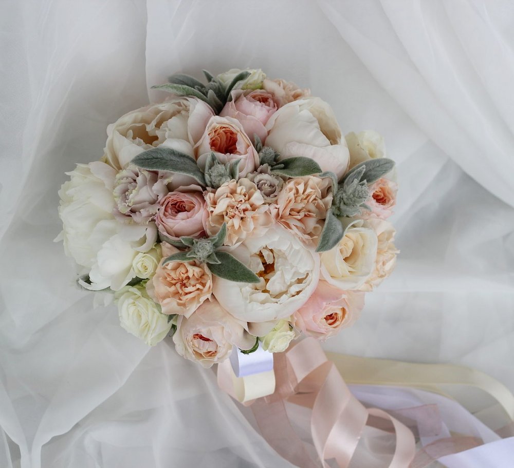 Свадебный букет с пионовидной розой
