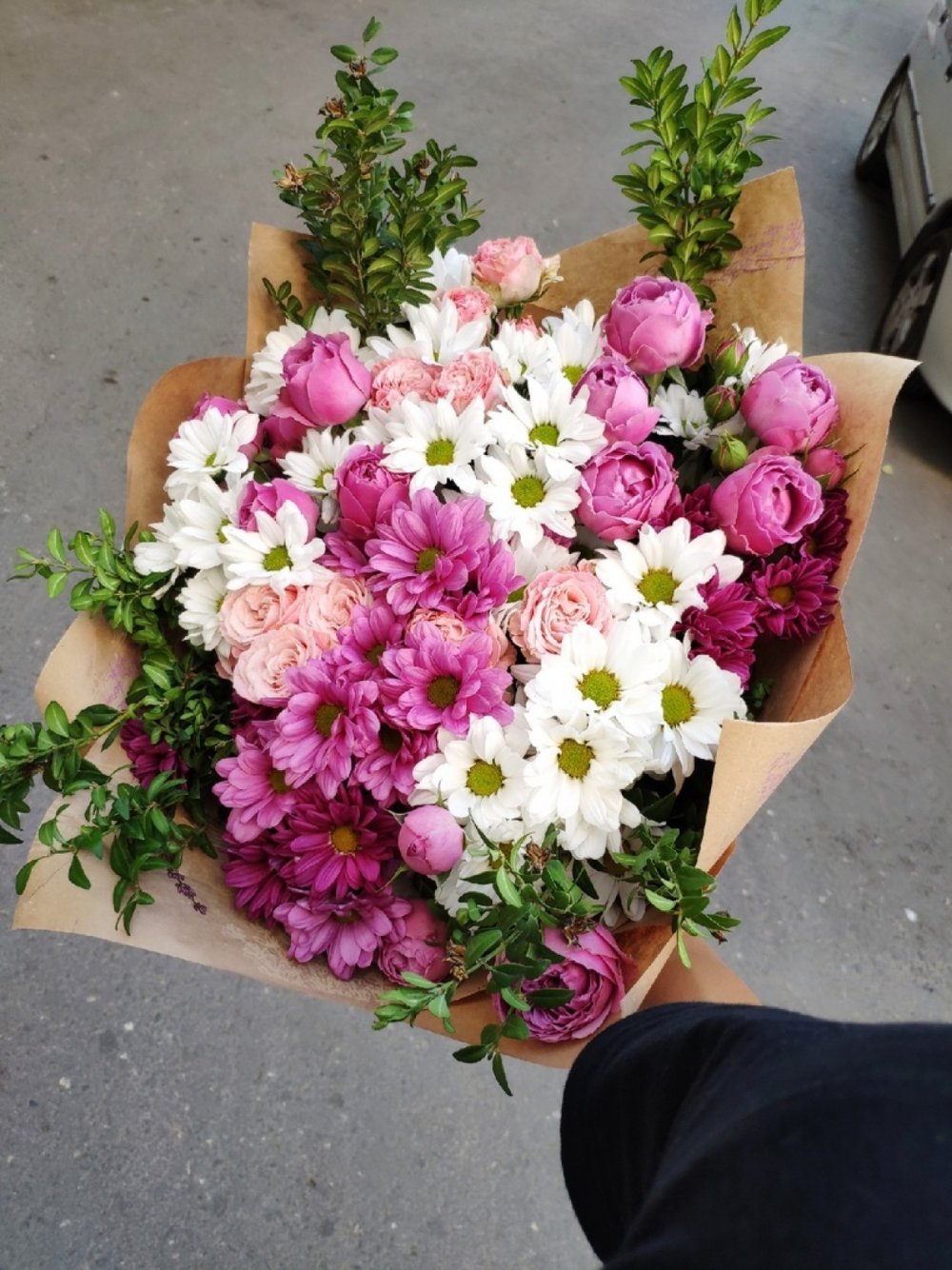 Букет кустовых хризантем и роз