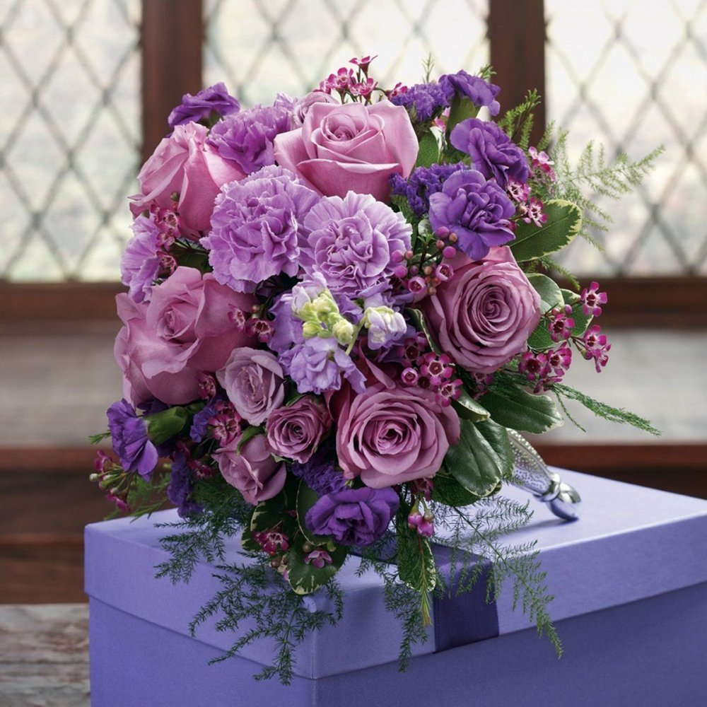 Роза Пурпл фиолетовый в букете