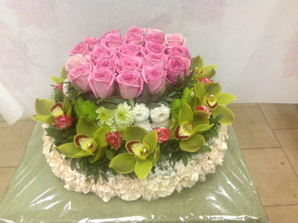 Торт в виде букета цветов