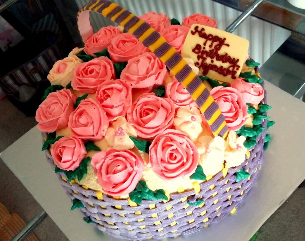 Торт в виде корзины цветов