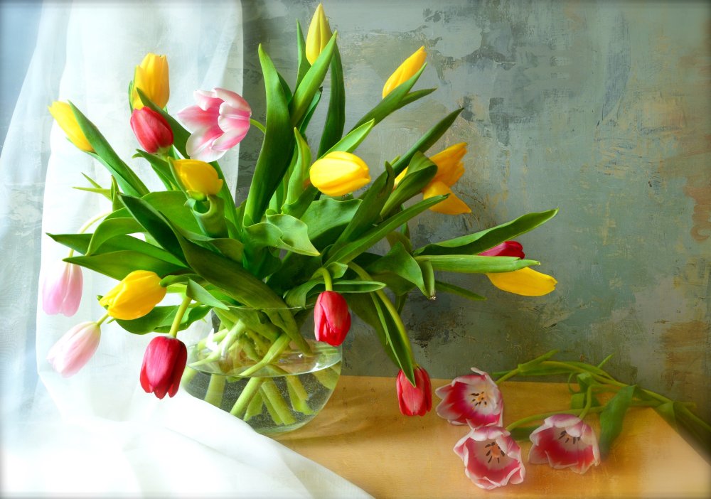 Весна тюльпаны в вазе