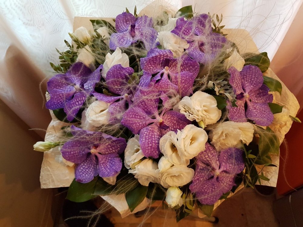 Букет орхидеи Ванда фрезии