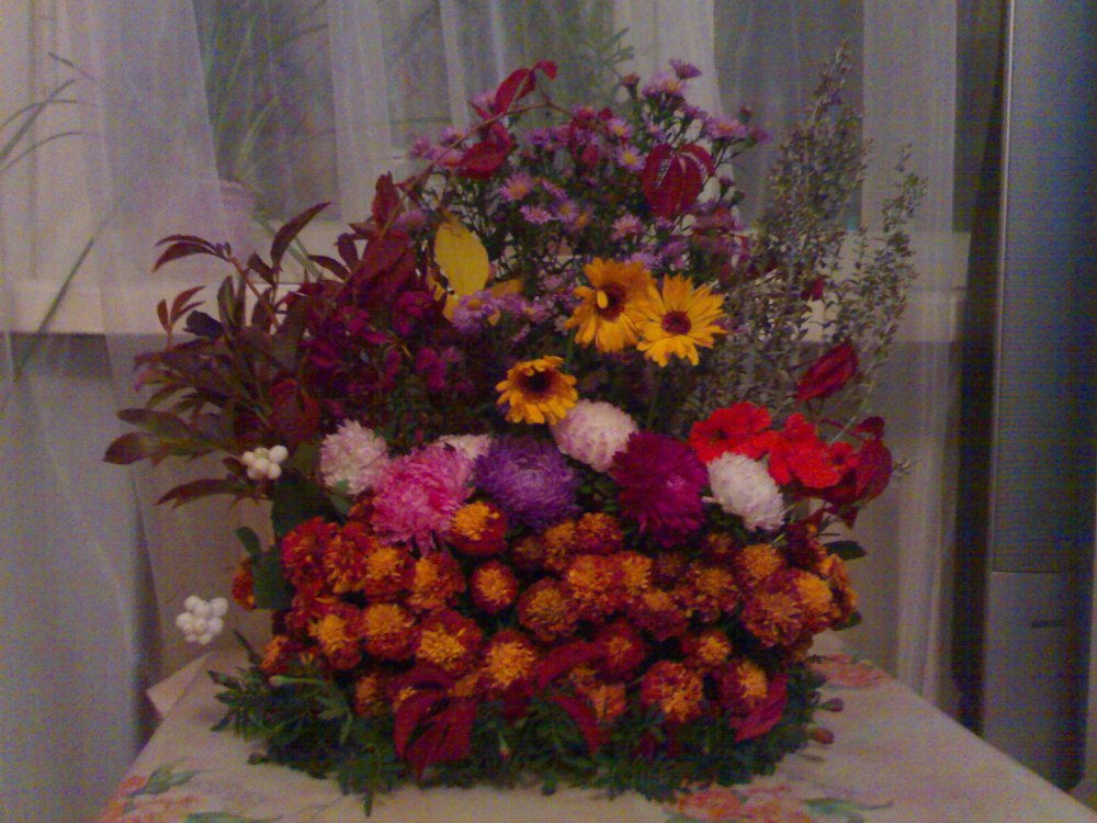 Композиция из цветов на выставку цветов