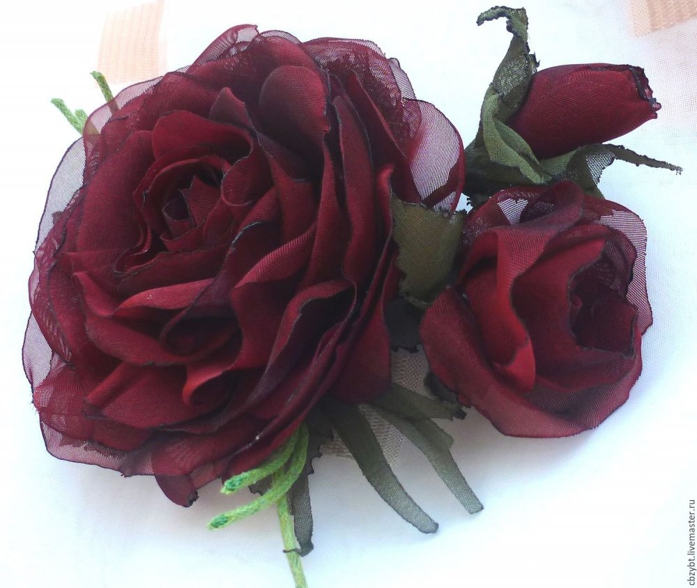 Тёмно бордовые розы букет