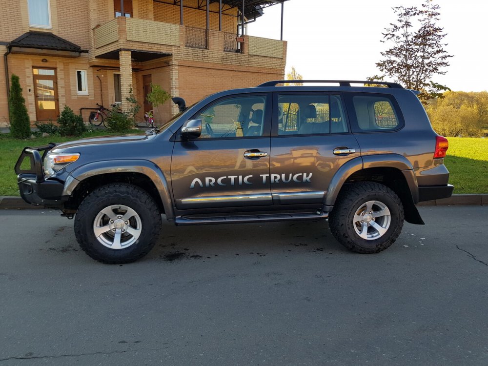 Toyota land cruiser arctic trucks at37
