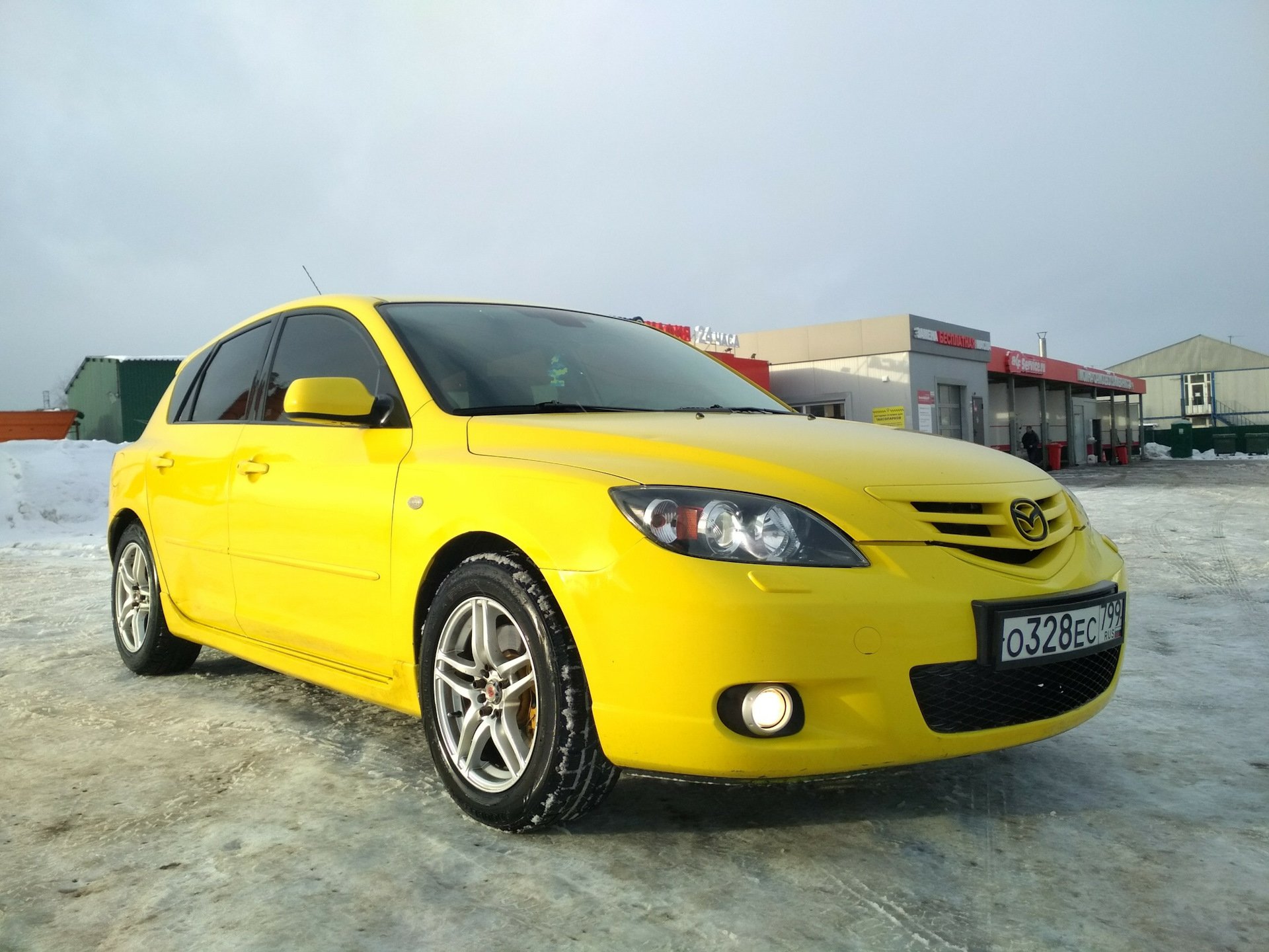 Mazda желтая. Желтая Мазда 3 БК. Желтая Мазда 3 драйв. Желтая Мазда 3 БК С черными бамперами. Мазда 3 БК жёлтая 2.0.