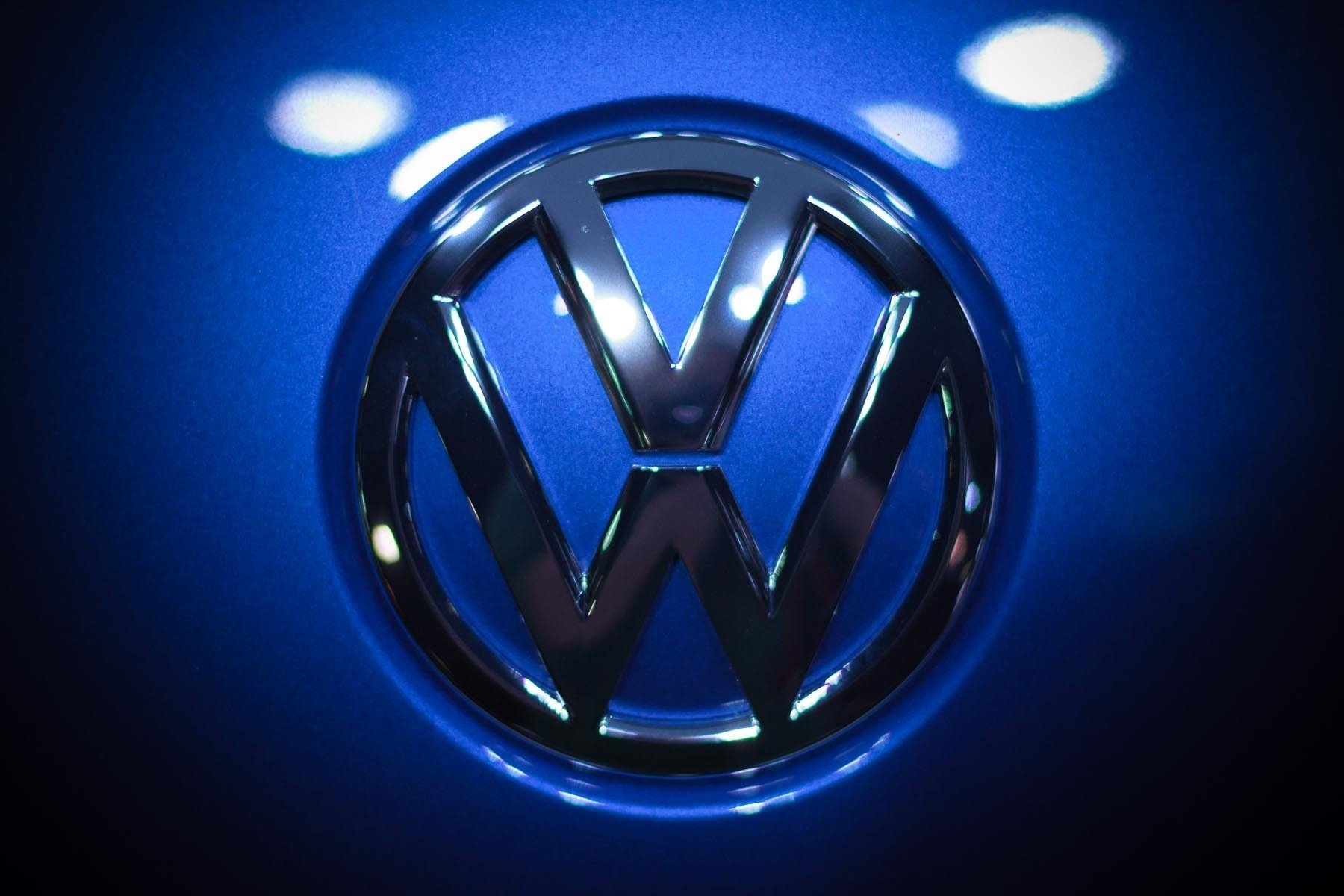 Логотип на заставку магнитолы. Фольксваген значок 2000. Фольксваген лого Пассат б5=. Volkswagen wv2. Значок Фольксваген б5.
