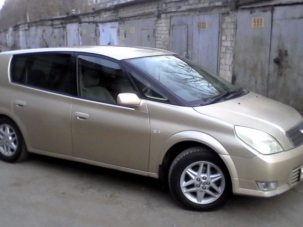 Toyota Opa 2000-2005