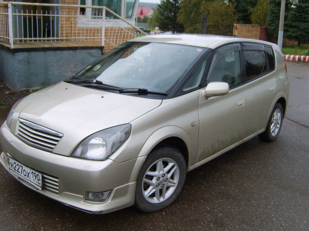 Toyota Opa 2000