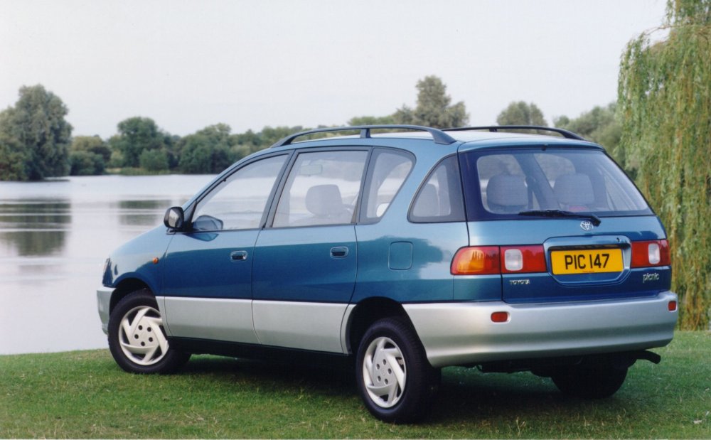 Toyota Picnic 1996 брызговики