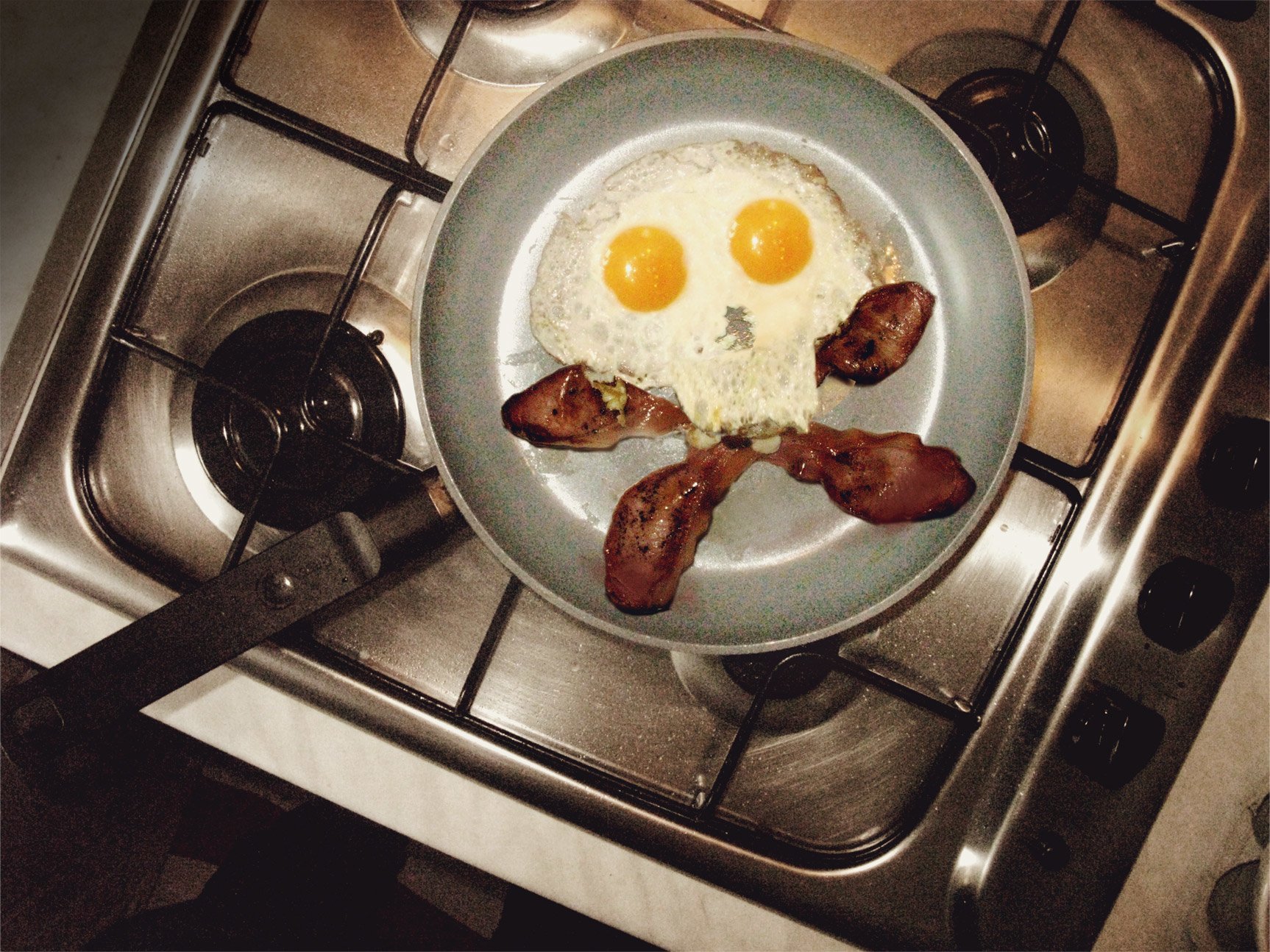 Утро смешные картинки. Прикольные фразы про завтрак. Утро прикол. Доброе утро смешно. Утро картинки прикольные.