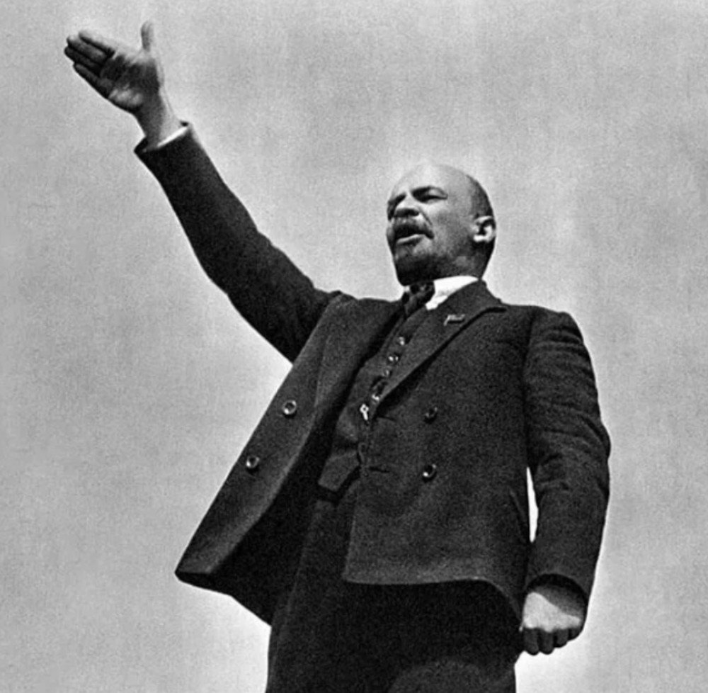 Ленин Владимир Ильич на броневике