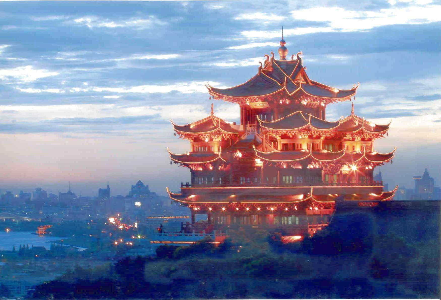 Какая страна получила название поднебесной. Храм Хуань Китай. Chenghuang Pavilion. Храмы в Ханчжоу. Храм на Холме Ханчжоу.