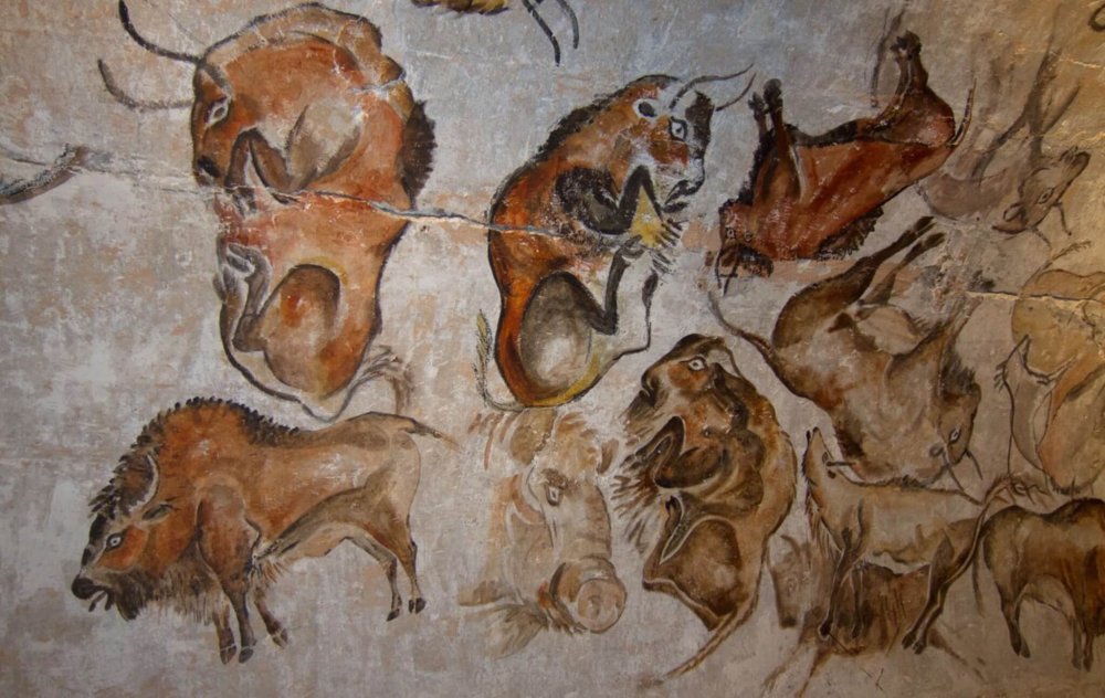 Наскальные рисунки первобытных людей в пещерах