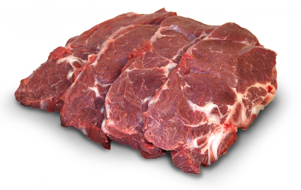 Мясо говядины на белом фоне