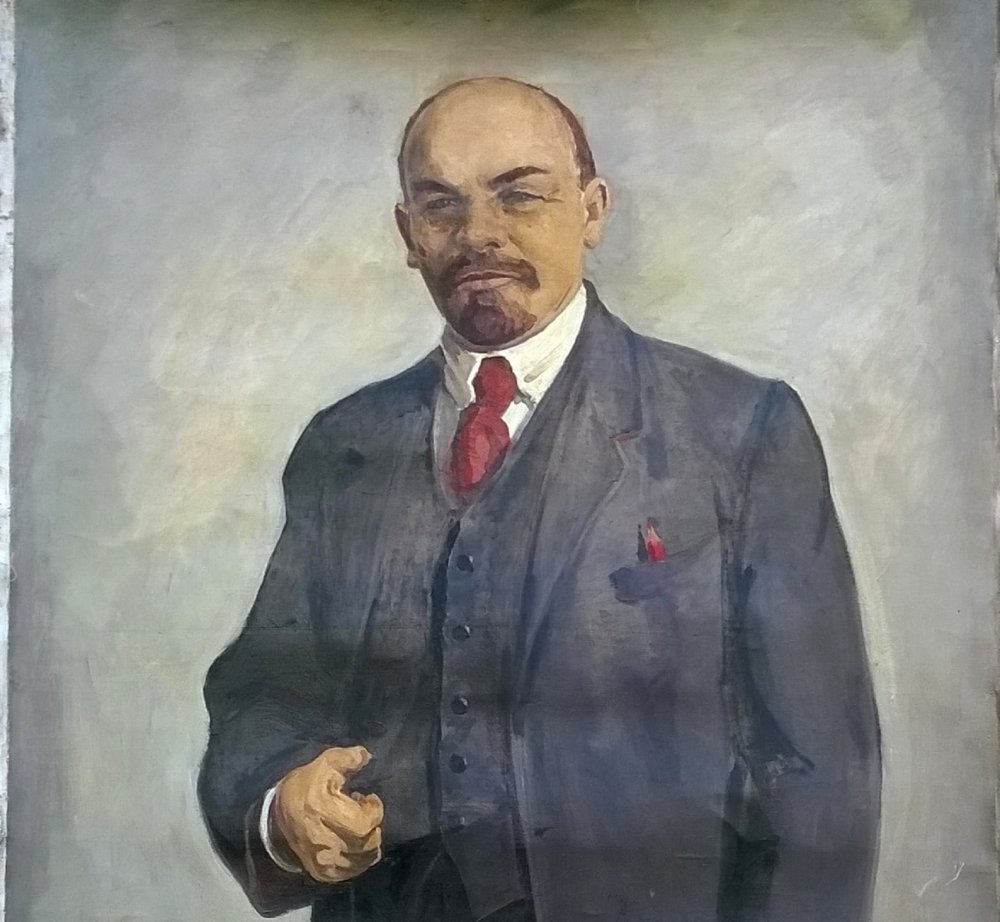 Ленин на Красном фоне