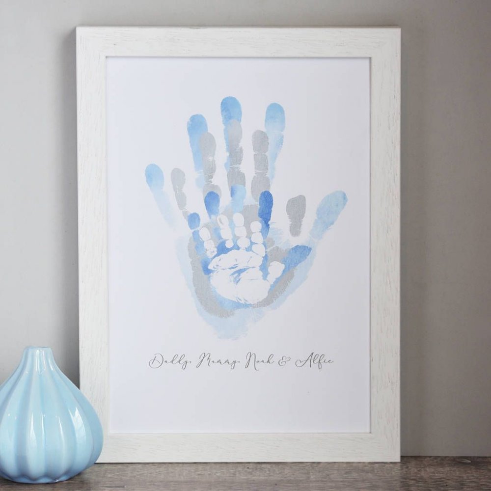 Картина с отпечатками детских рук