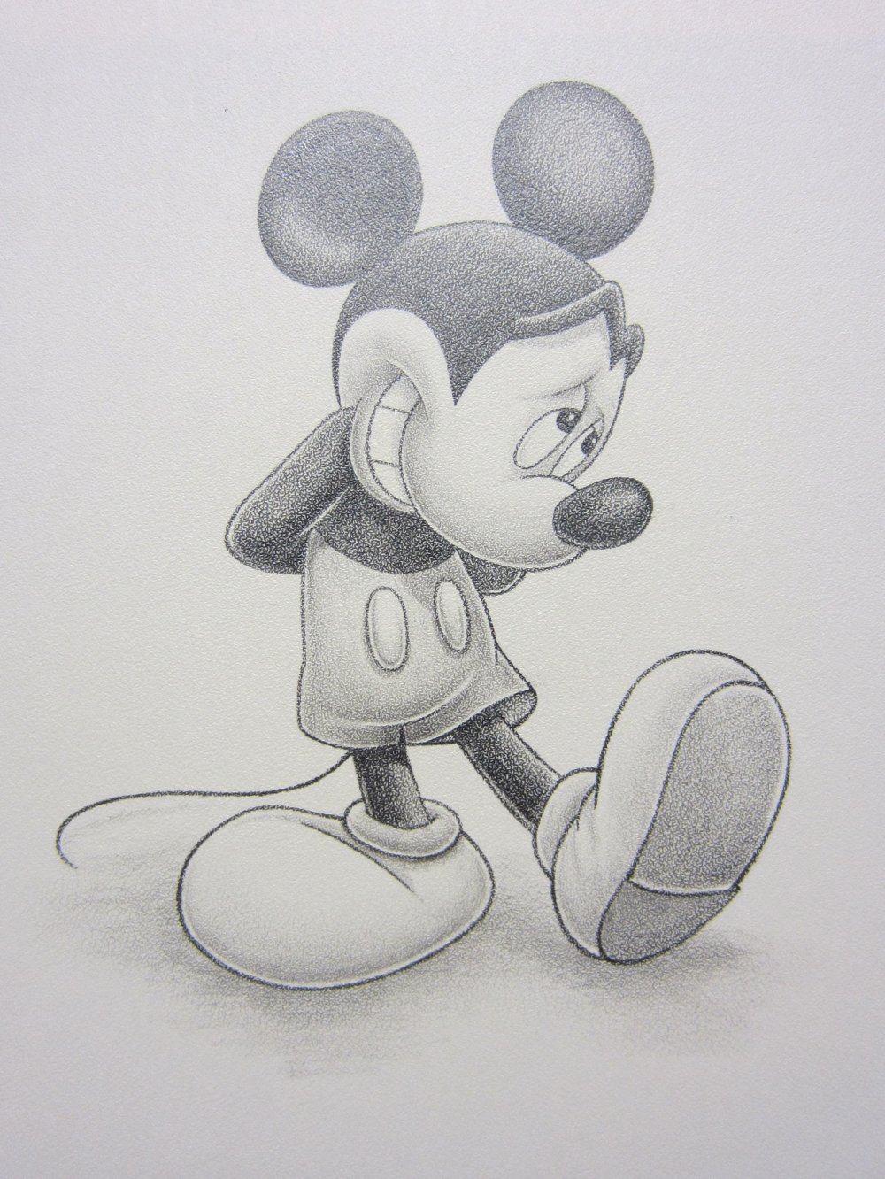 Рисунок Микки Мауса карандашом