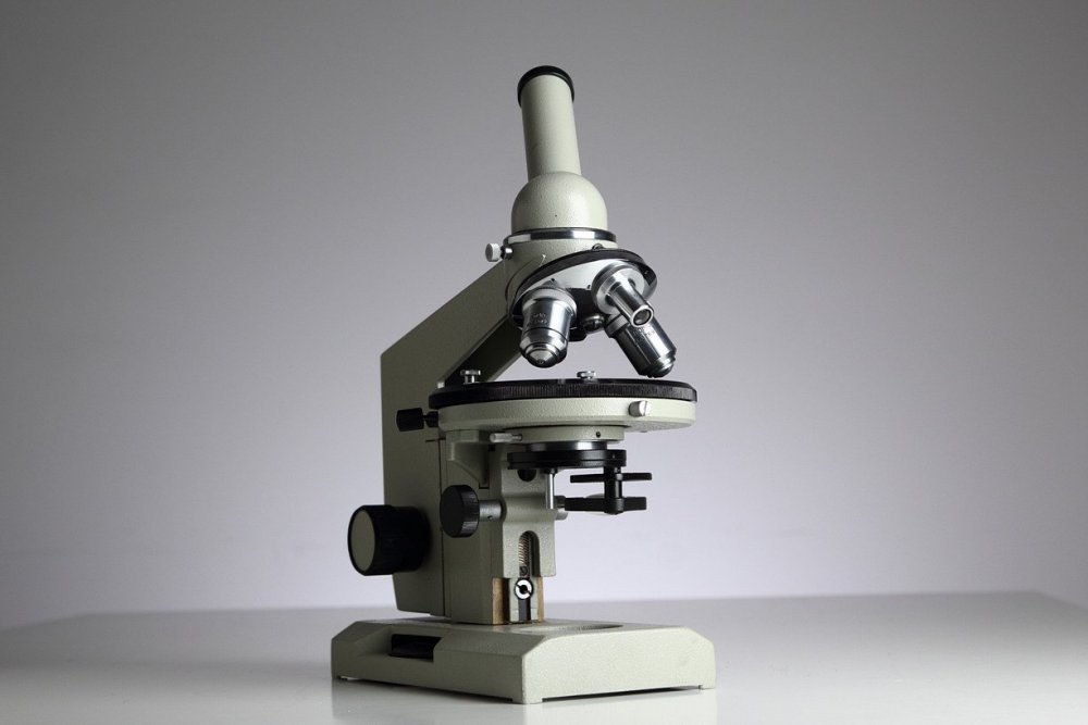 Микровинт светового микроскопа