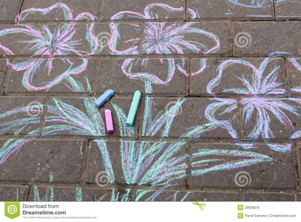 Рисование мелками на асфальте цветов