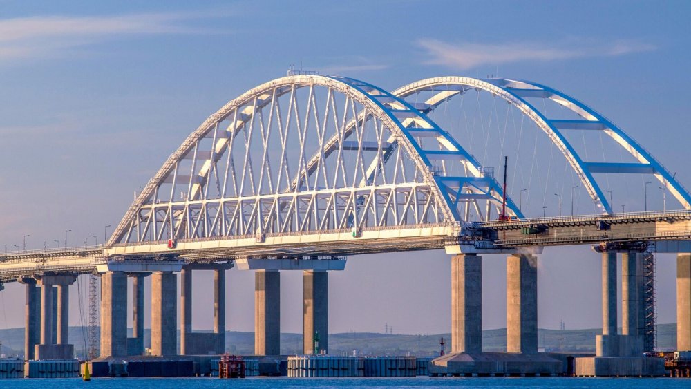 Крымский мост вид сбоку