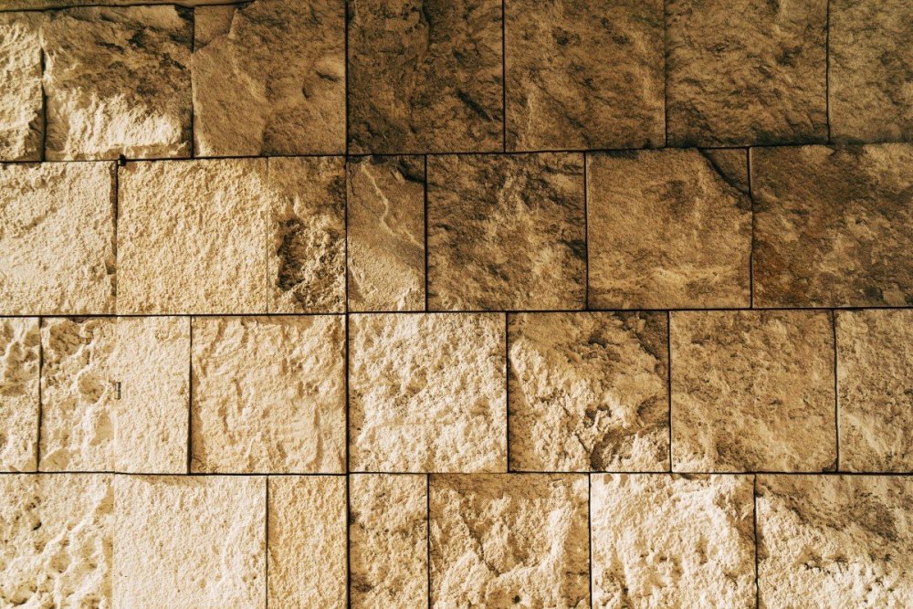 Мекегинский камень стена