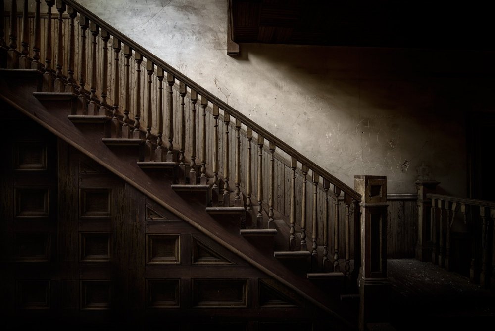 Старинная деревянная лестница