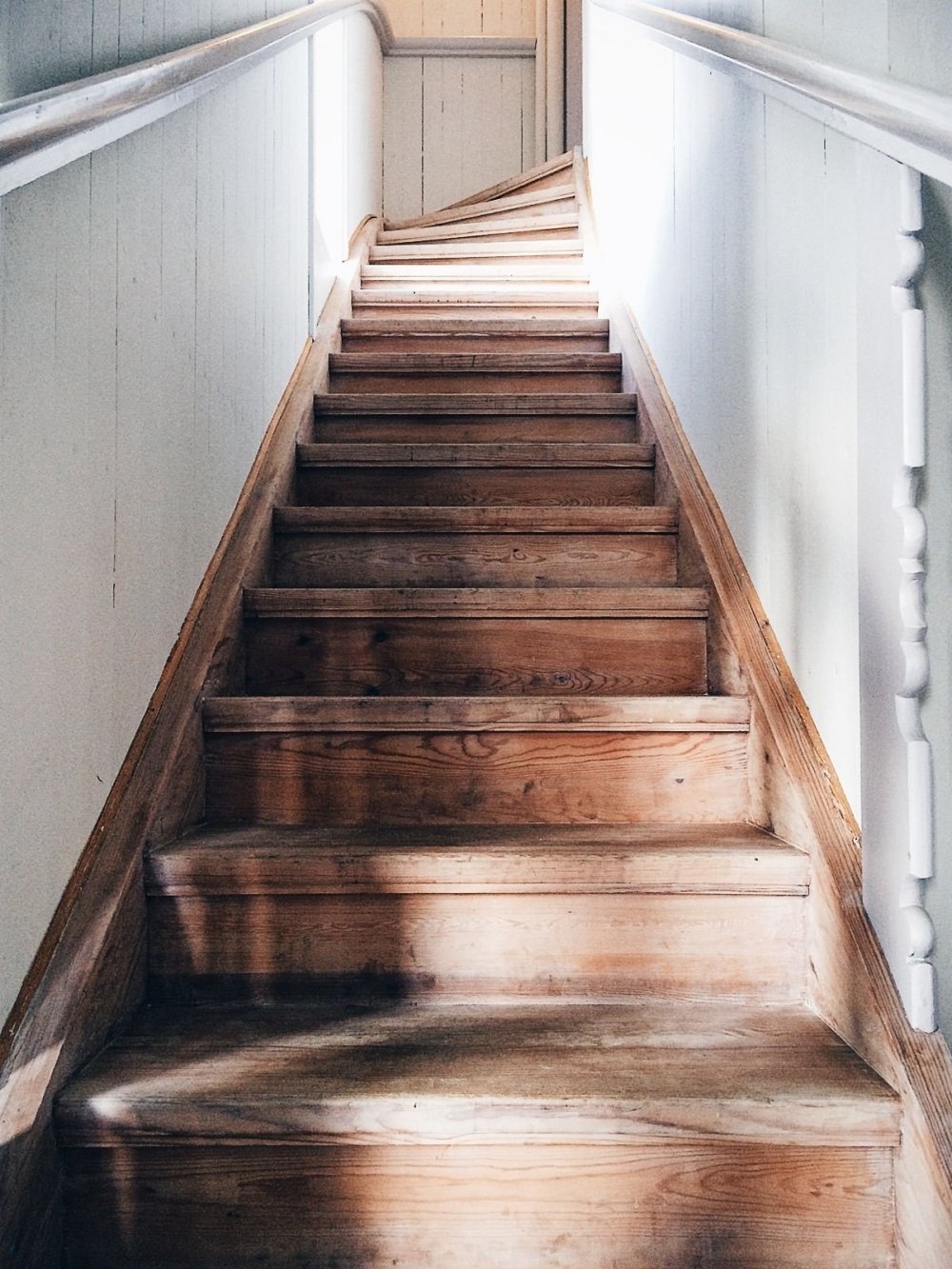 Красивые лестницы из дерева