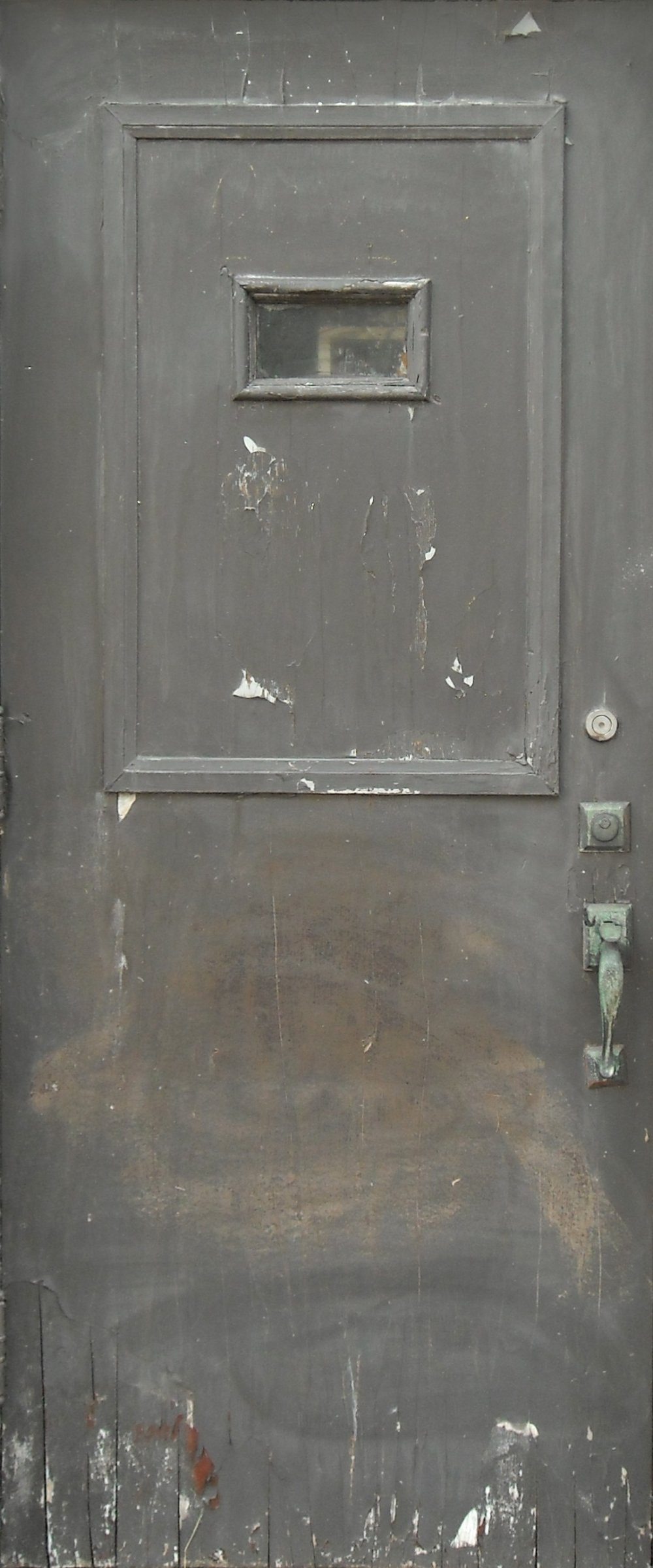Старая железная дверь