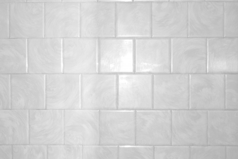 Белая кафельная плитка стена