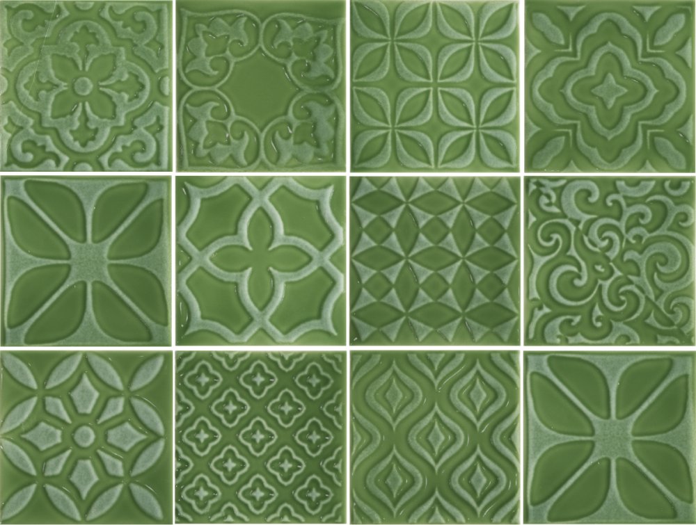 Плитка с зеленым орнаментом